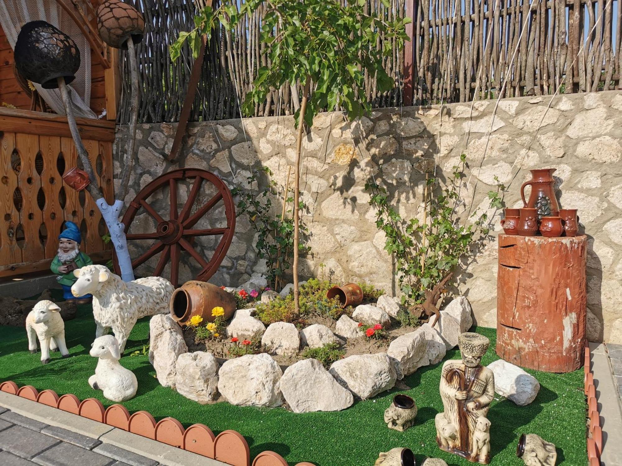 La Mădălina Bed & Breakfast Selemet Exterior foto