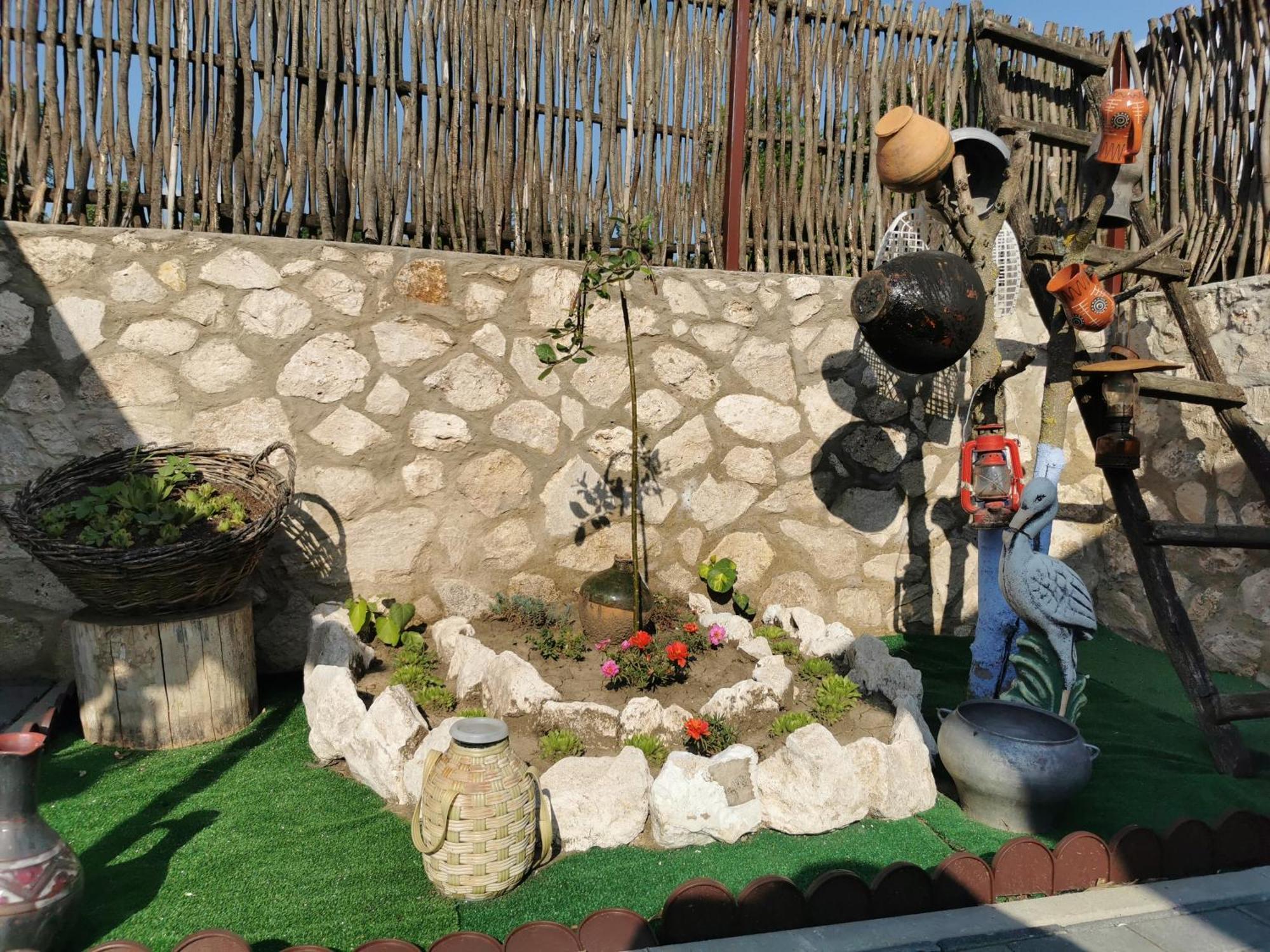 La Mădălina Bed & Breakfast Selemet Exterior foto