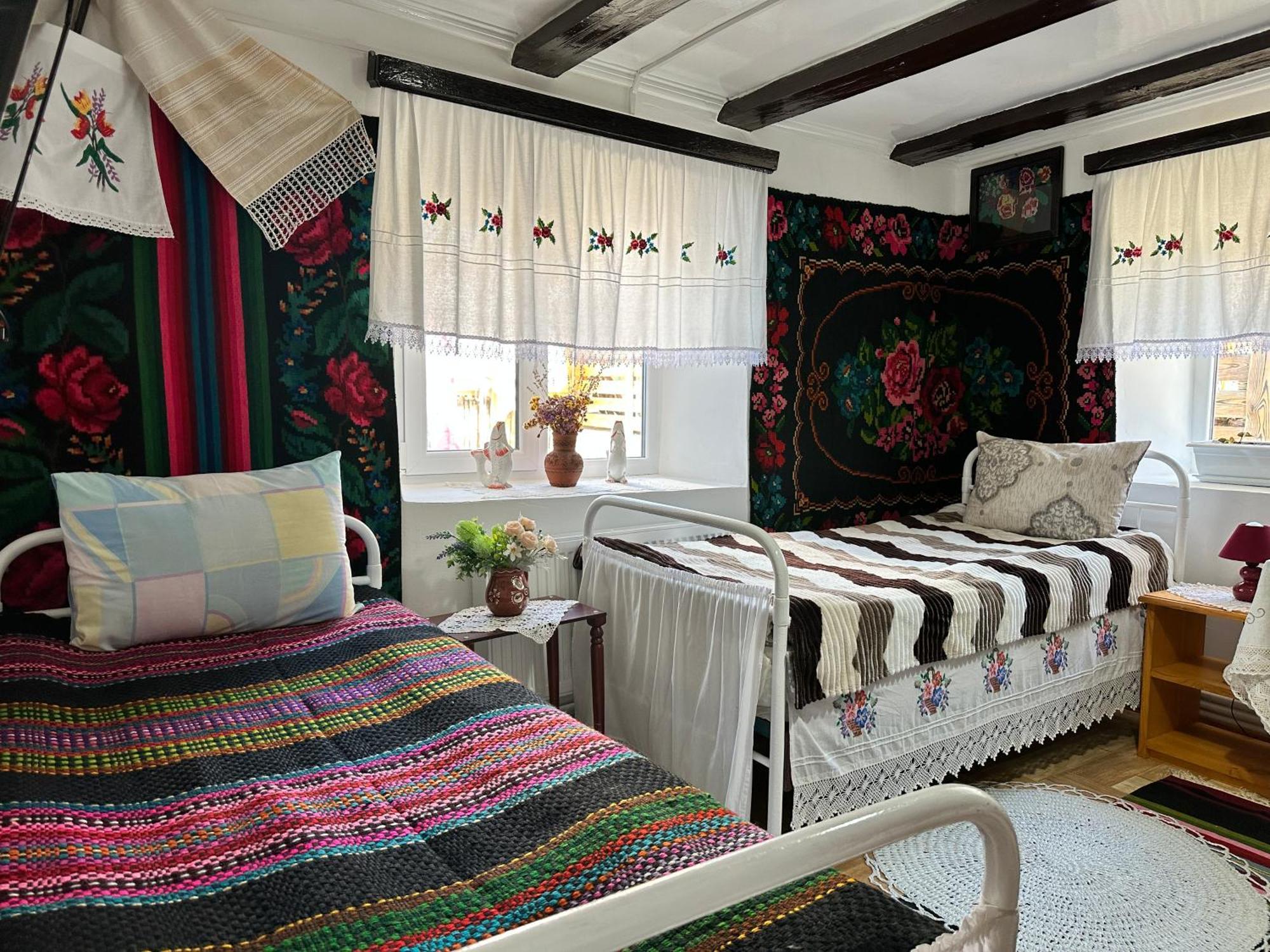 La Mădălina Bed & Breakfast Selemet Exterior foto