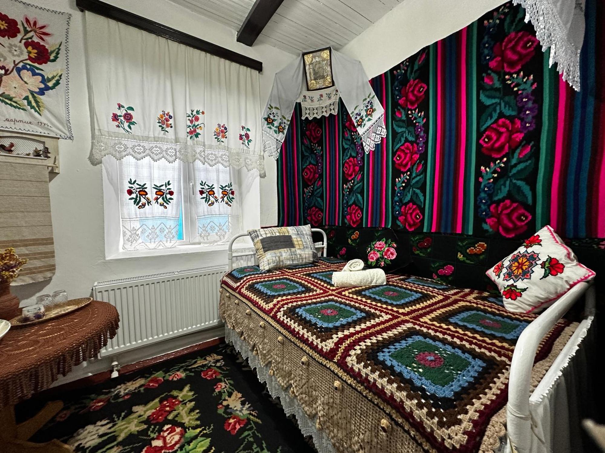 La Mădălina Bed & Breakfast Selemet Exterior foto