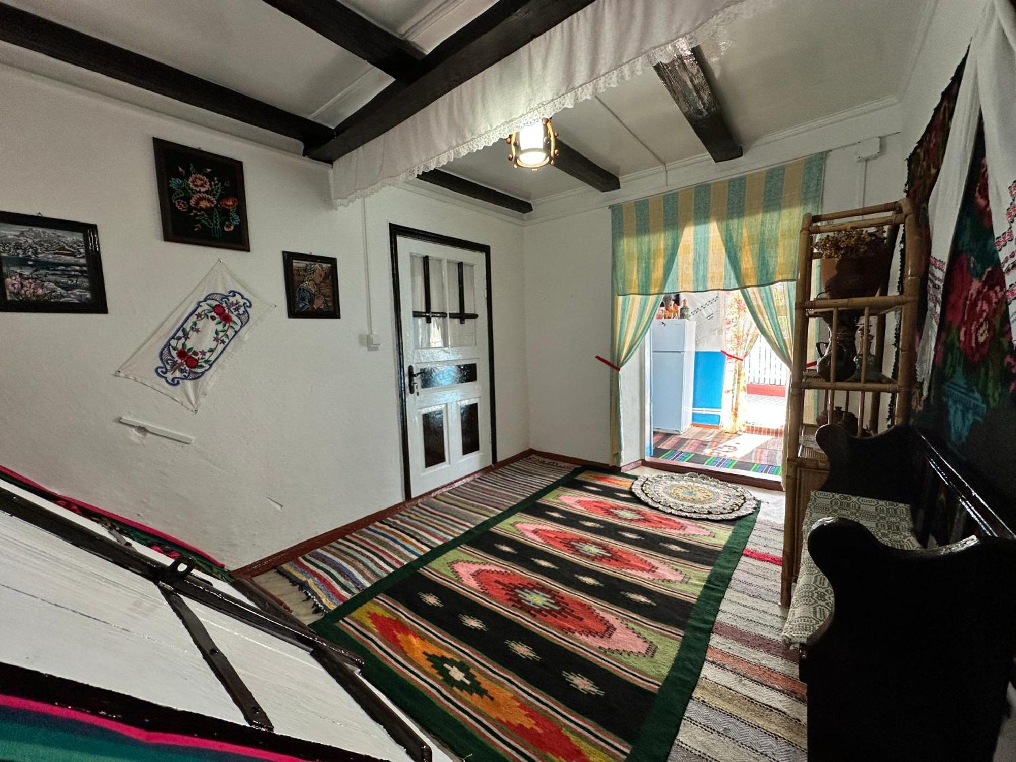La Mădălina Bed & Breakfast Selemet Exterior foto
