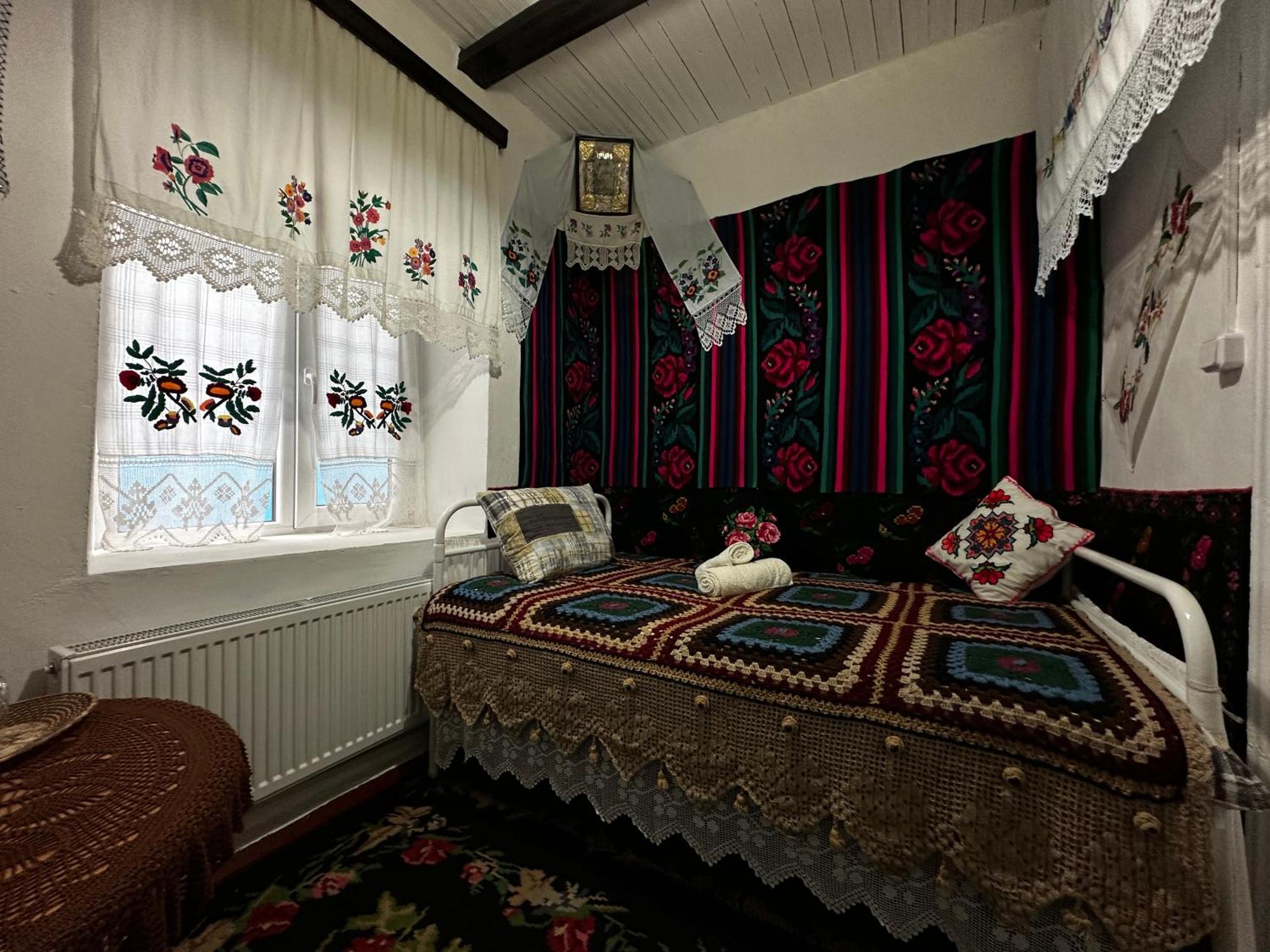 La Mădălina Bed & Breakfast Selemet Exterior foto