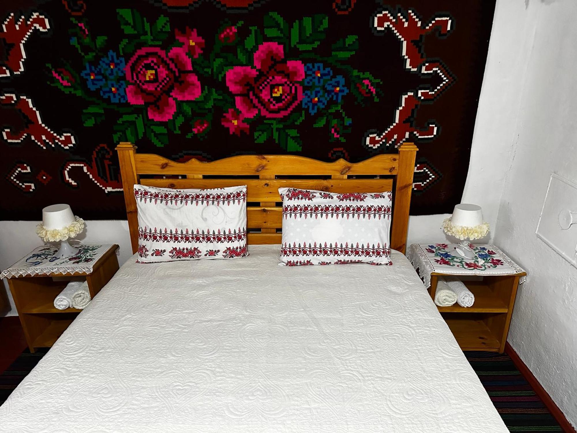 La Mădălina Bed & Breakfast Selemet Exterior foto